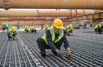北京規模以上建設工程復工率超99%，32萬余名工人返崗推動城市發展